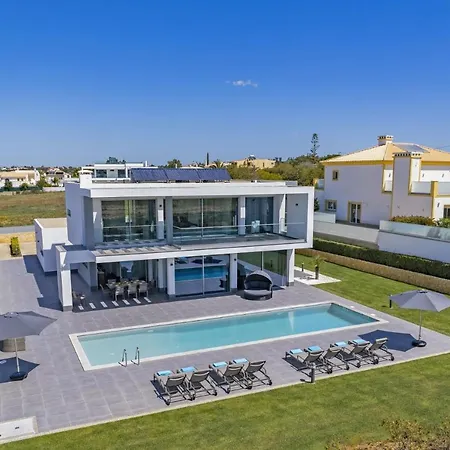 וילה Casa Lirio By *