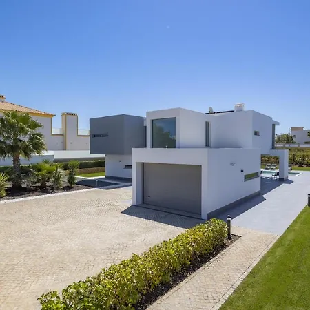 Casa Lirio By *